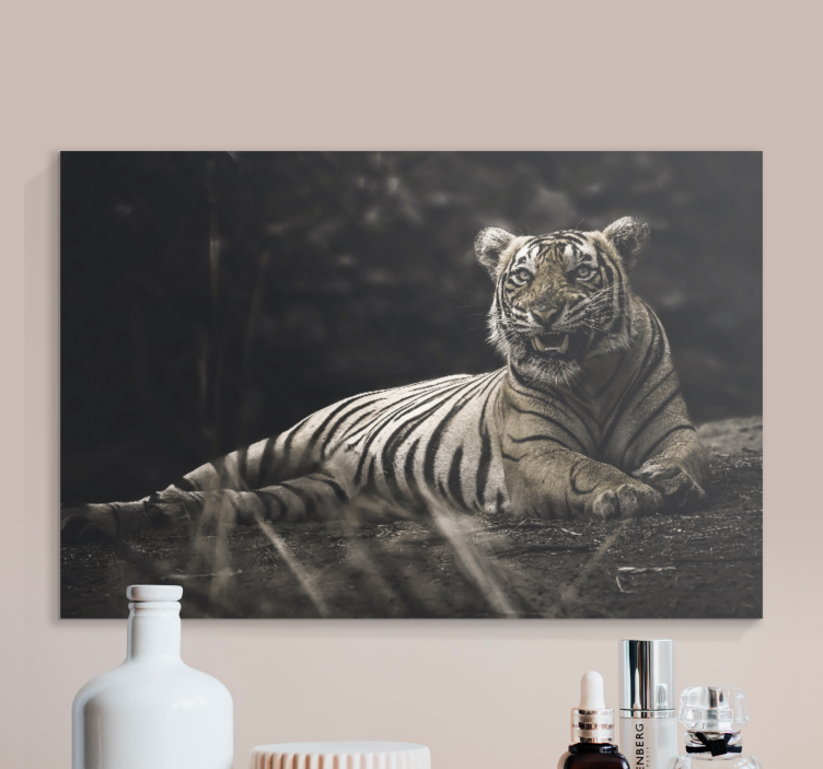 Animal canvas wall art majestic tiger resting - TenStickers