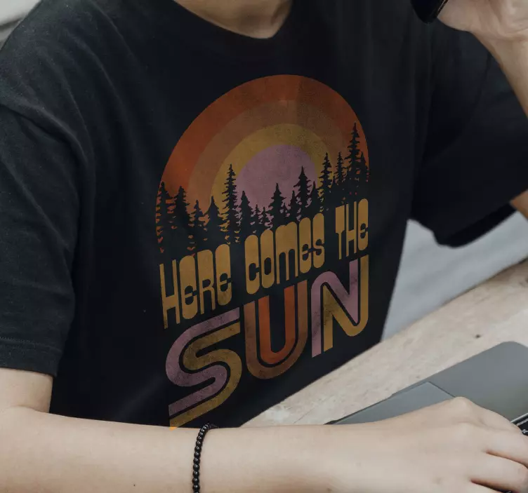 Here comes the sun t-shirt - TenStickers