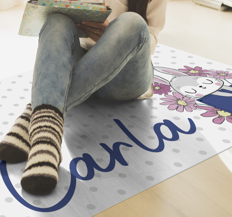 Grey bunny with name vinyl rug - TenStickers