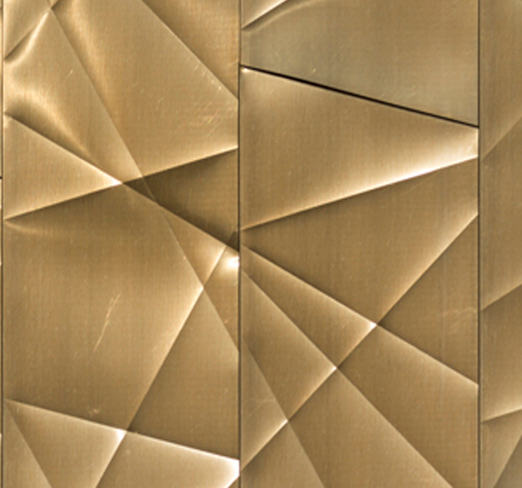 Bedroom vinyl rug with 3d golden polygon design - TenStickers